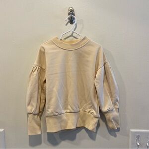 Coco blanc cream puff sleeve sweatshirt in girls size 6 thick and soft